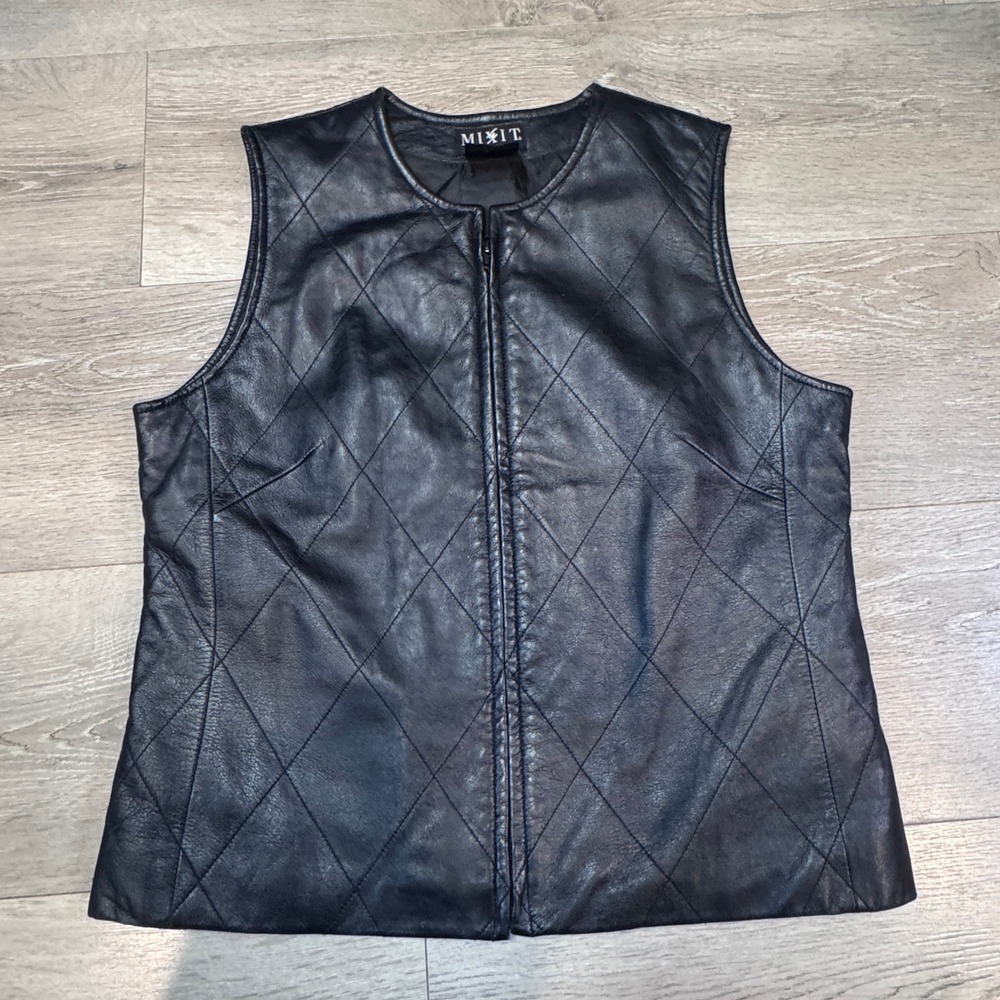 Mixit Y2K Womens Black Quilted Genuine Leather Zip Front Vest Size 10 Medium